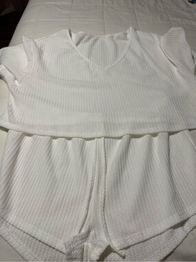 Source Unknown White Textured Crop Top